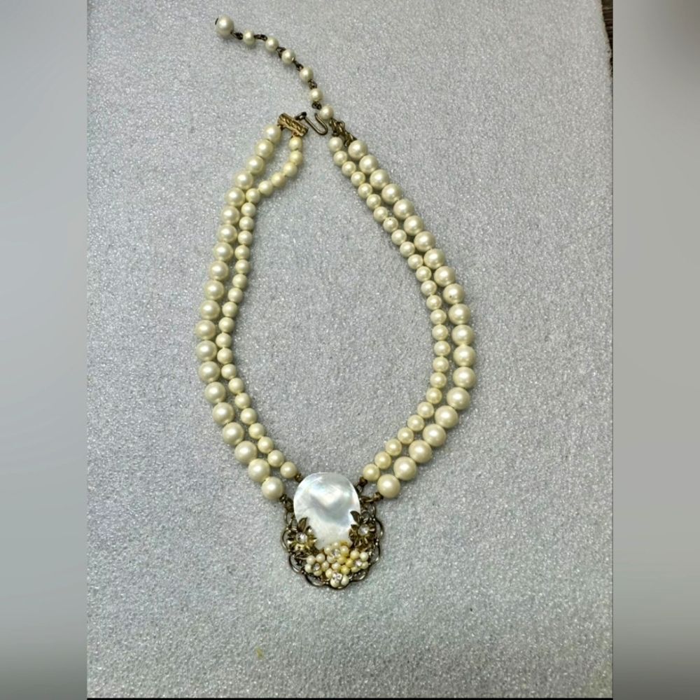 Vintage 1950s Faux Pearl Double Strand Necklace W/ MOP And Rhinestone Pendant